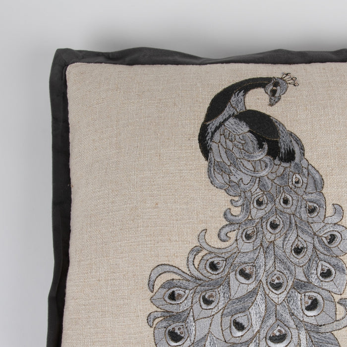 CUSHION PEACOCK NTRL/GRY 45X45 (327131010)